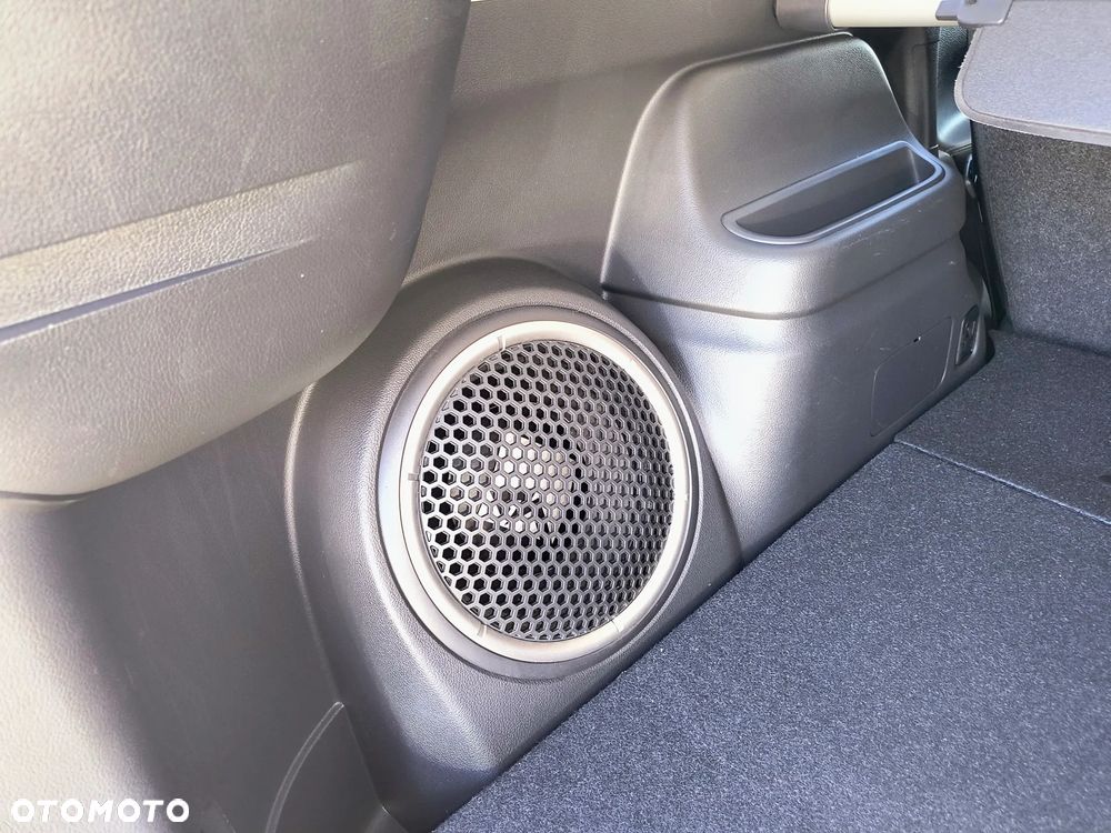 Mitsubishi Outlander Instyle NAVI + - 30