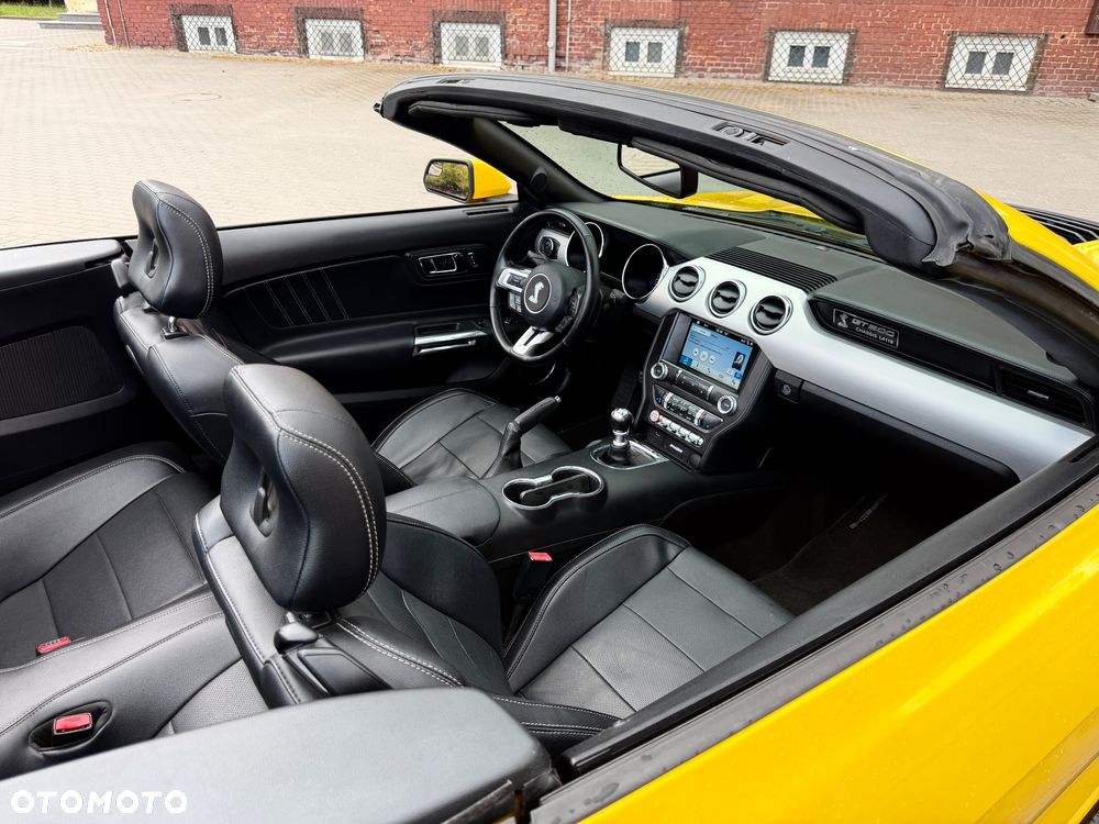 Ford Mustang - 32