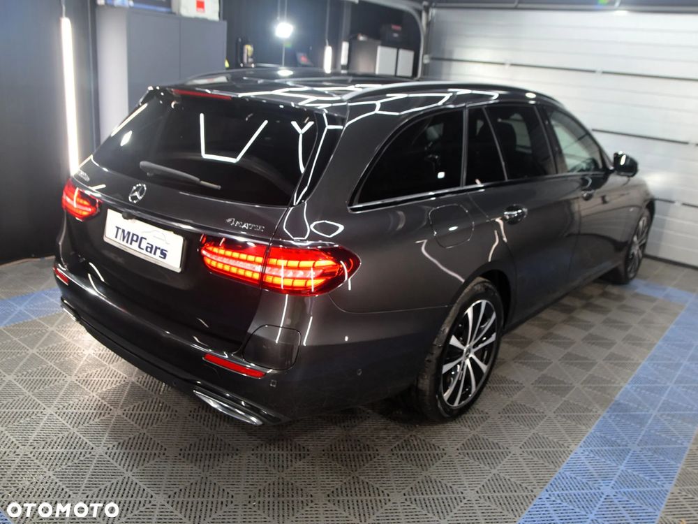 Mercedes-Benz Klasa E 300 de 4Matic 9G-TRONIC - 32
