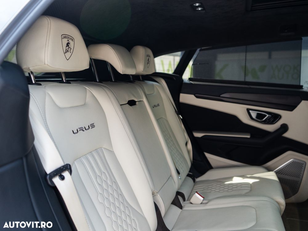 Lamborghini URUS - 36