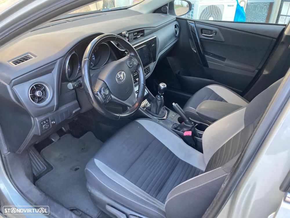 Toyota Auris Touring Sports 1.6 D-4D Comfort+P.Sport - 2