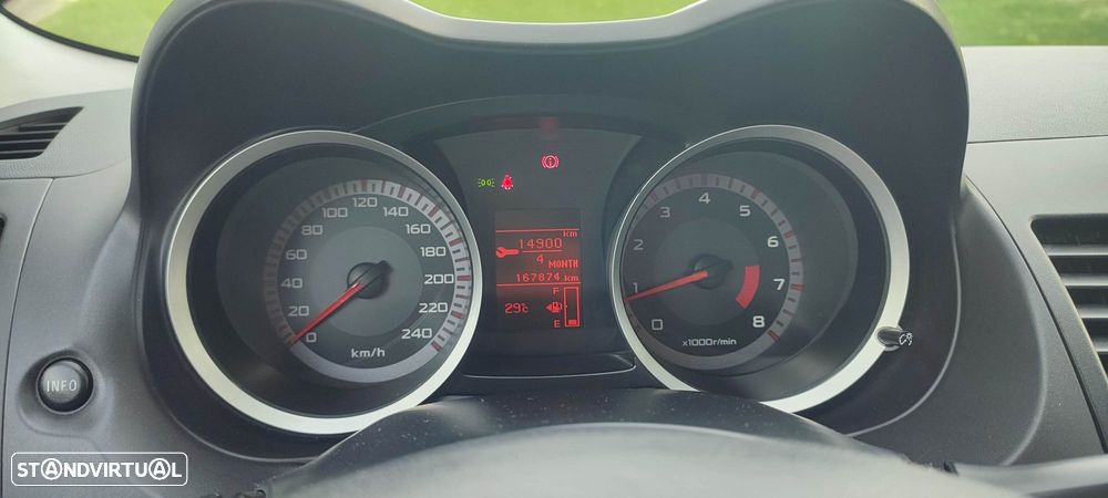 Mitsubishi Lancer 1.5 Inform - 10