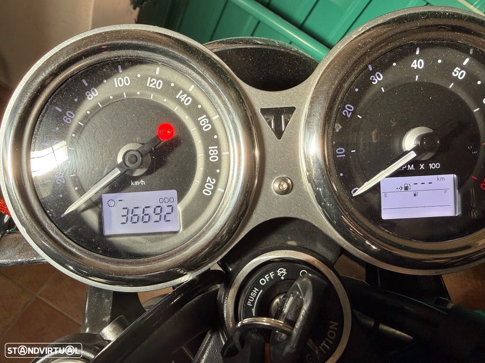 Triumph Bonneville T100 - 7
