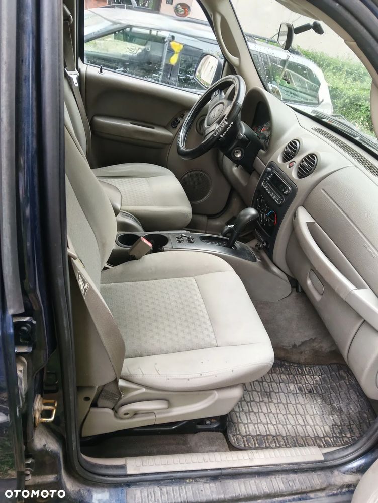 Jeep Liberty - 28