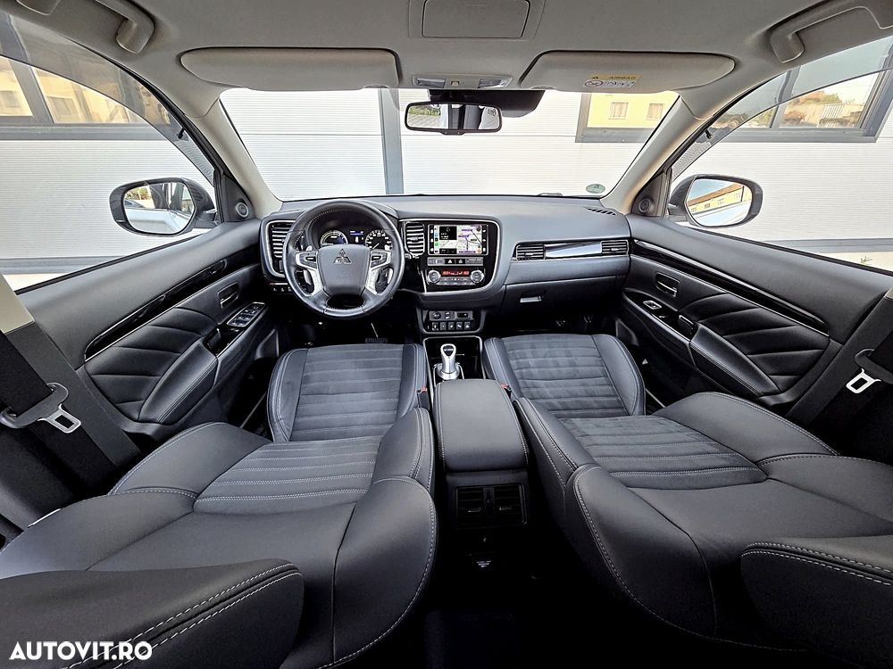 Mitsubishi Outlander - 3