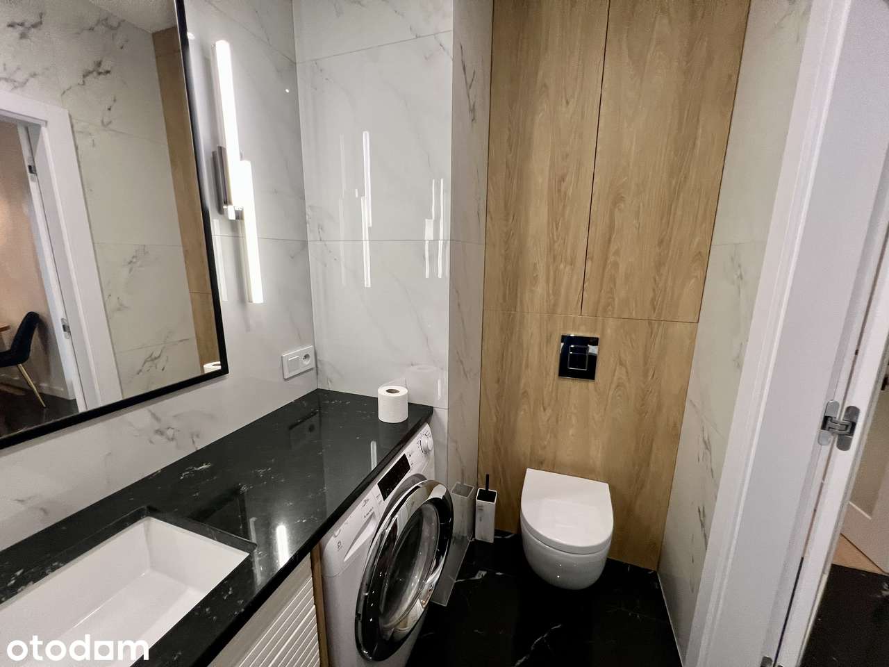 Apartament z osobną kuchnią, klimatyzacja, garaż, duży balkon / METRO