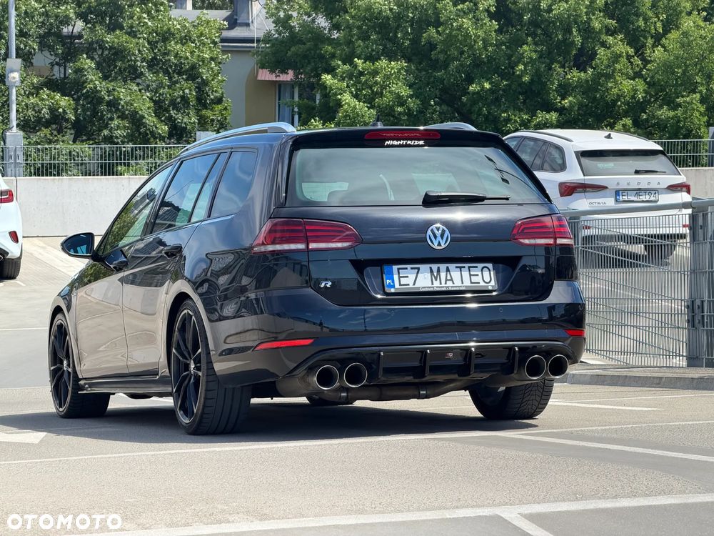 Volkswagen Golf - 1