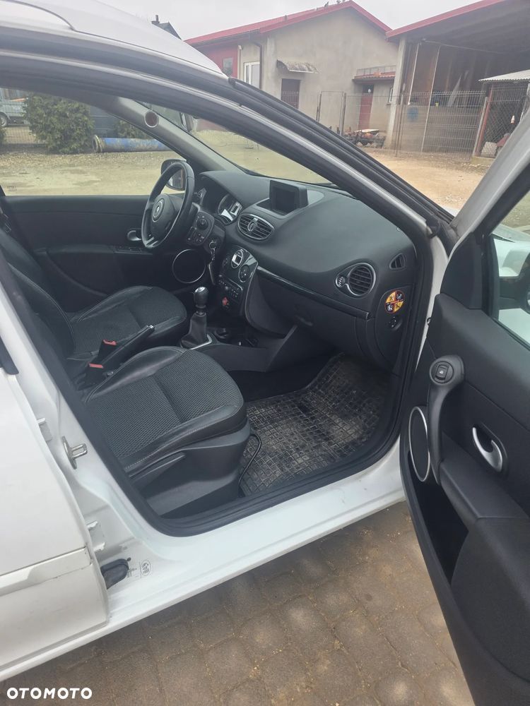 Renault Clio - 16