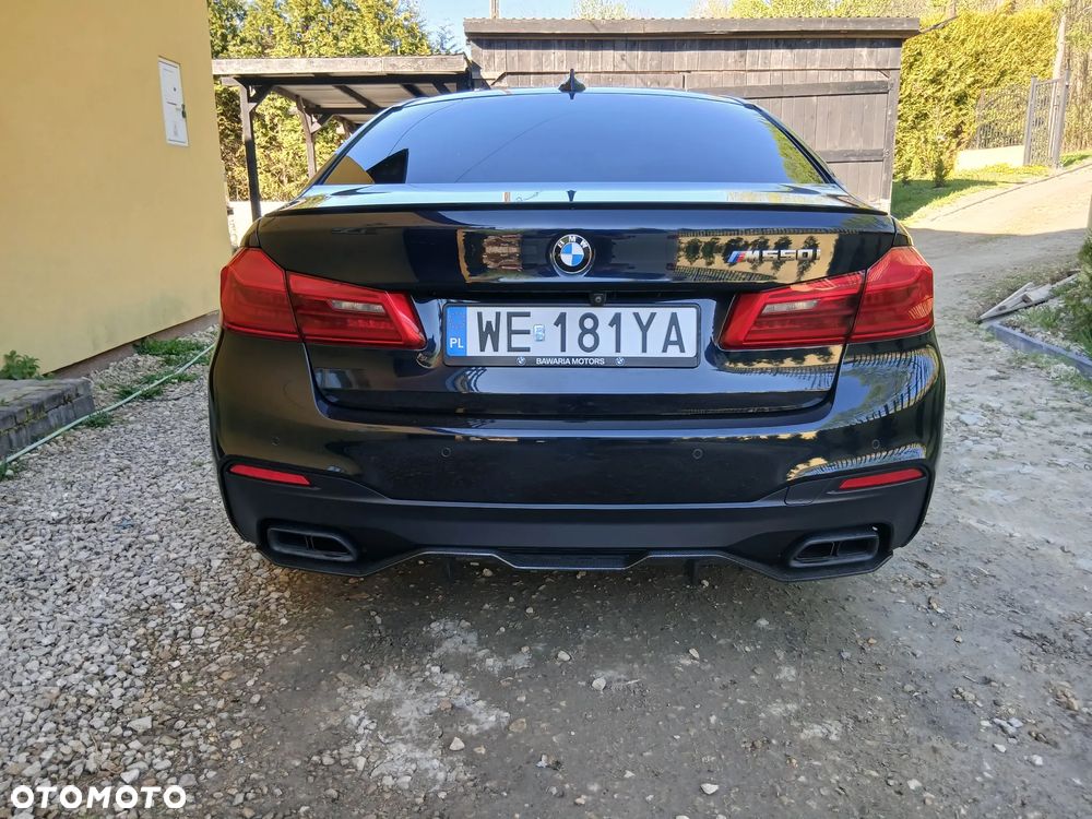 BMW Seria 5 M550i xDrive sport - 11