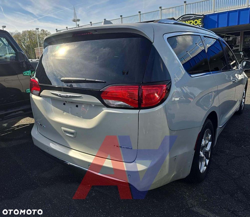 Chrysler Pacifica - 4