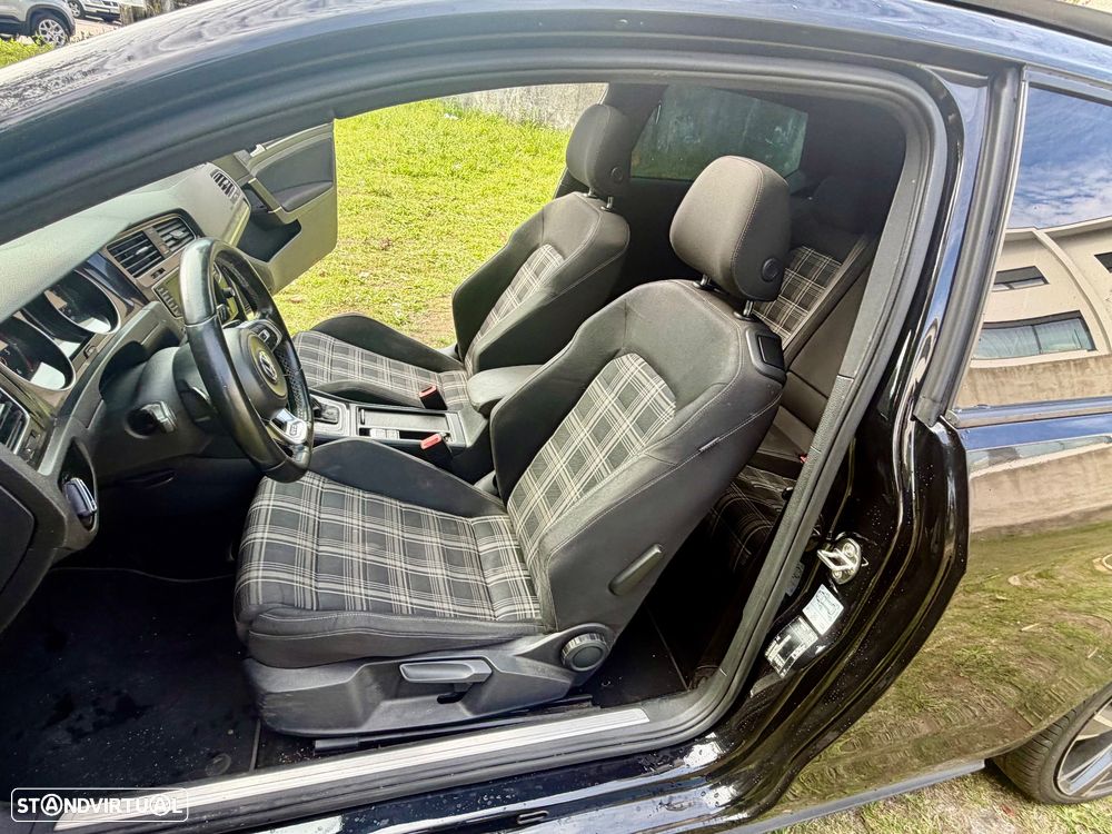 VW Golf 2.0 TDI GTD DSG - 38