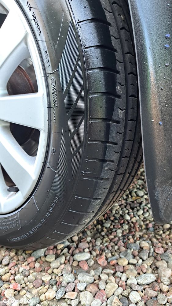 Volkswagen Passat 2.0 TDI DPF Highline - 24