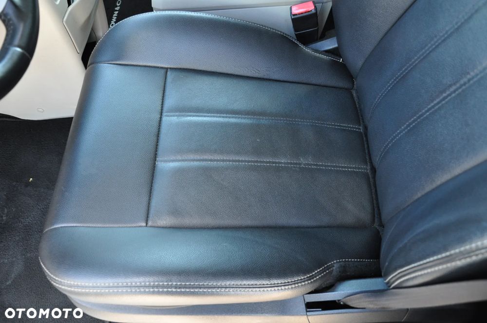 Chrysler Town & Country 3.6 Touring - 25