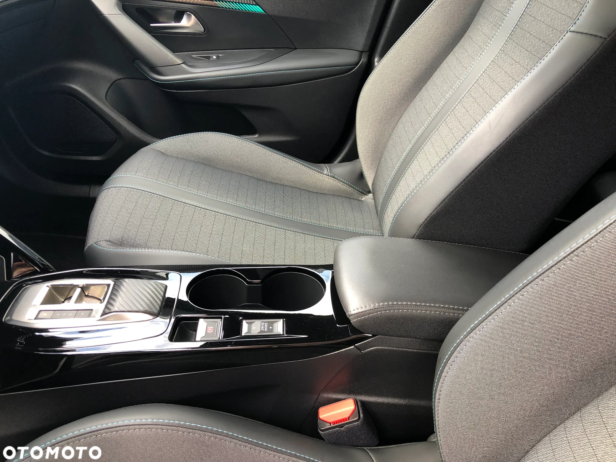 Peugeot 2008 1.2 PureTech Allure S&S EAT8 - 13