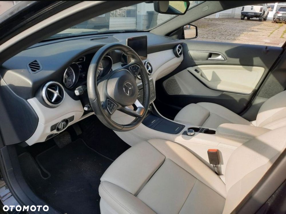 Mercedes-Benz GLA 200 7G-DCT Style - 5