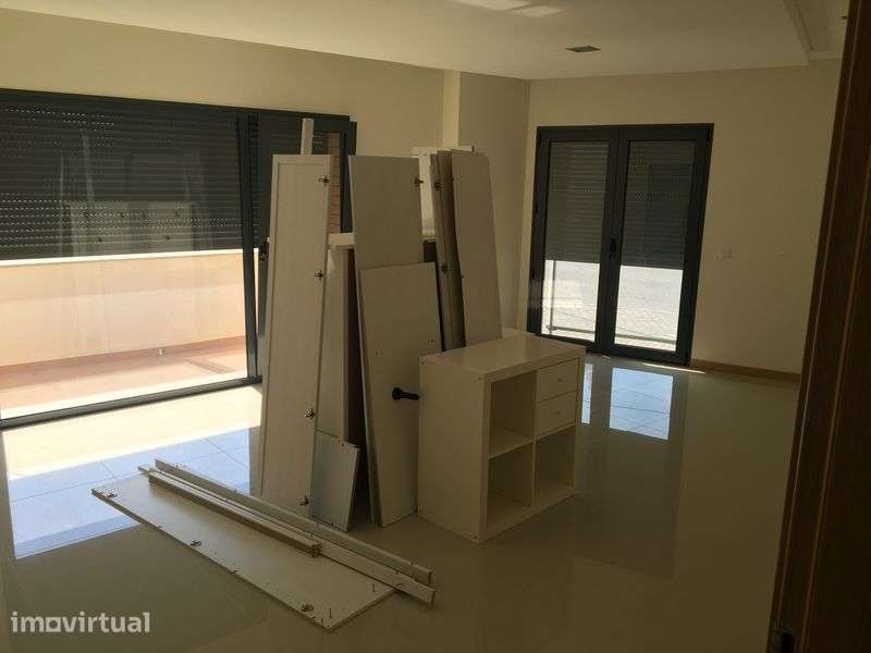 Apartamento T1 semi-equipado 70m2 - Grande imagem: 3/8