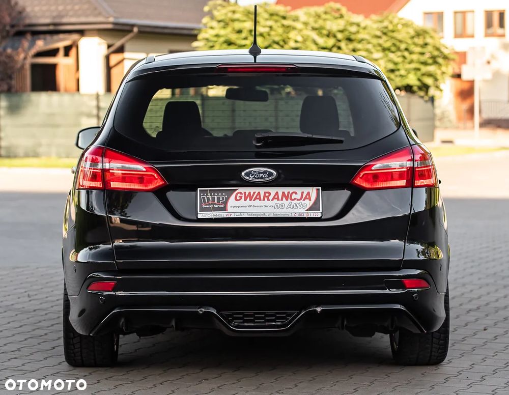 Ford Focus ver-1-5-ecoblue-scr-st--line - 11