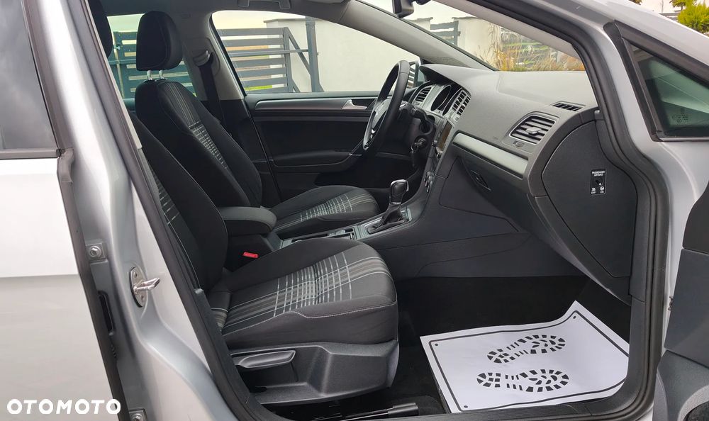 Volkswagen Golf 1.6 TDI BlueMotion Technology DSG Lounge - 25