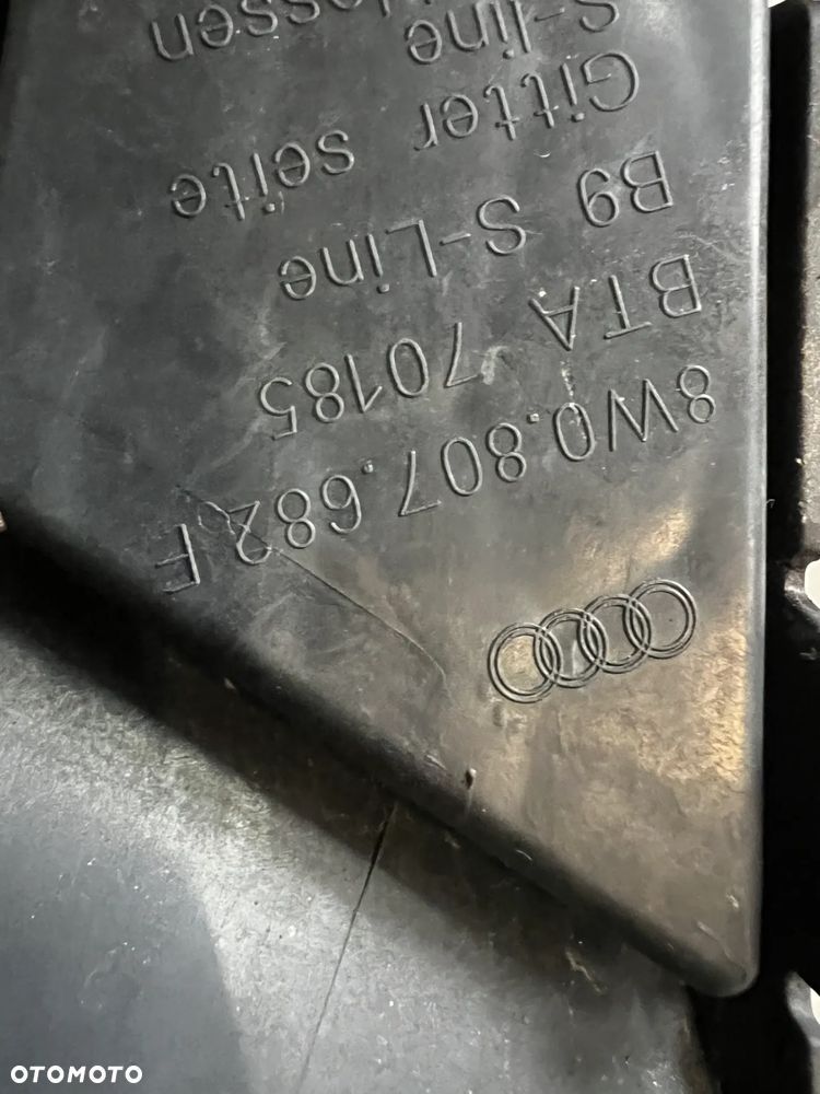 Kratka zderzaka prawy przód AUDI A4 B9 8W0807682F - 2