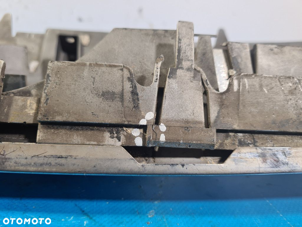 ATRAPA / GRILL VOLKSWAGEN TOUAREG 7L - 6
