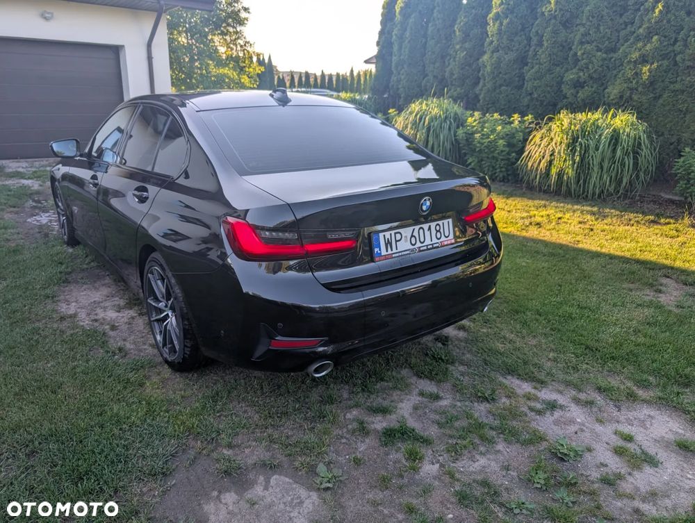 BMW Seria 3 320d Sport Line - 4