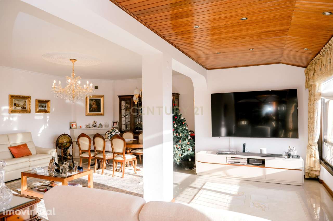 Penthouse Exclusiva T3+3 na Cova da Piedade | 240 m² | Vista Cidade & - Grande imagem: 2/37