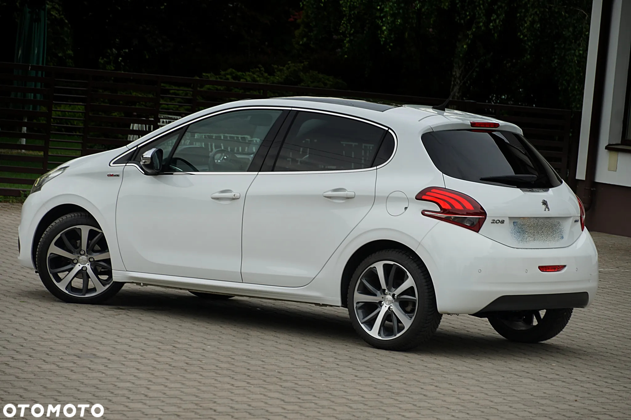 Peugeot 208 - 18