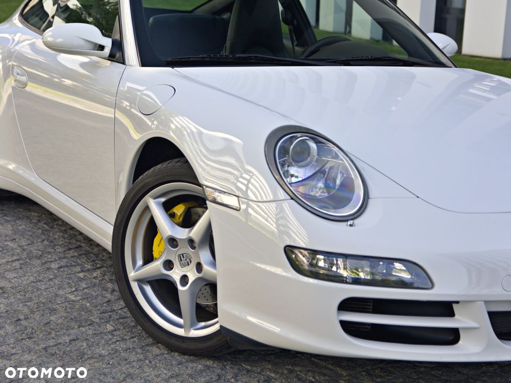 Porsche 911 Carrera 4 Tiptronic S - 4