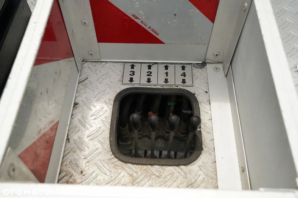 Iveco DAILY 35-120 / ZWYŻKA / PODNOŚNIK KOSZOWY MULTITEL MT 182 / 4 PODPORY / MANUAL / 2017 R - 23