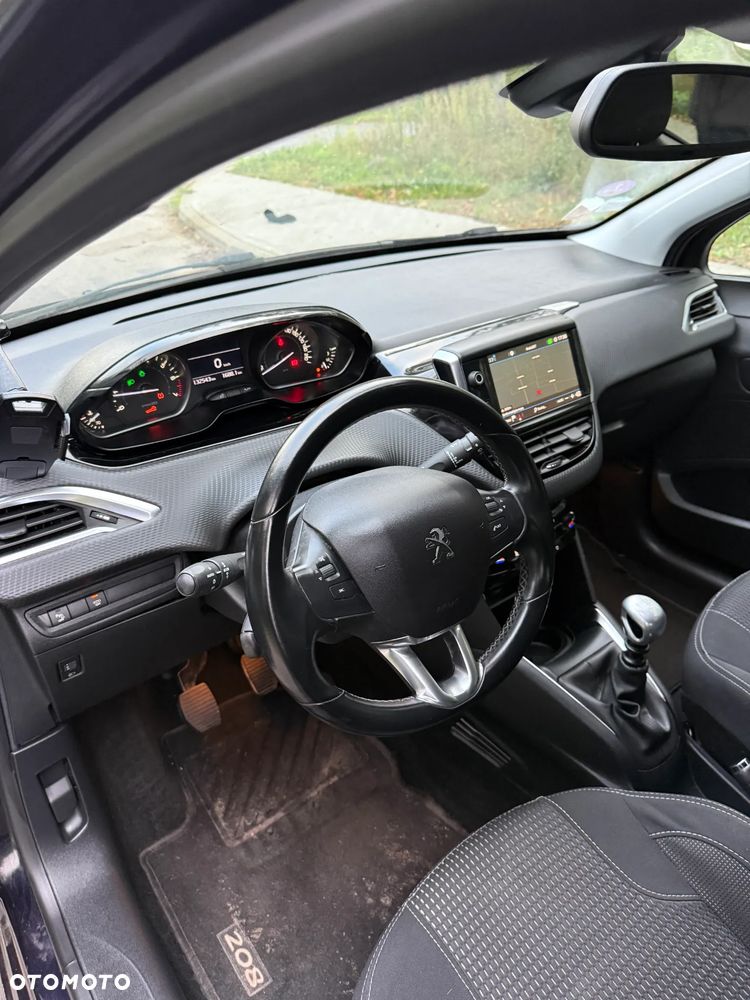 Peugeot 208 - 10