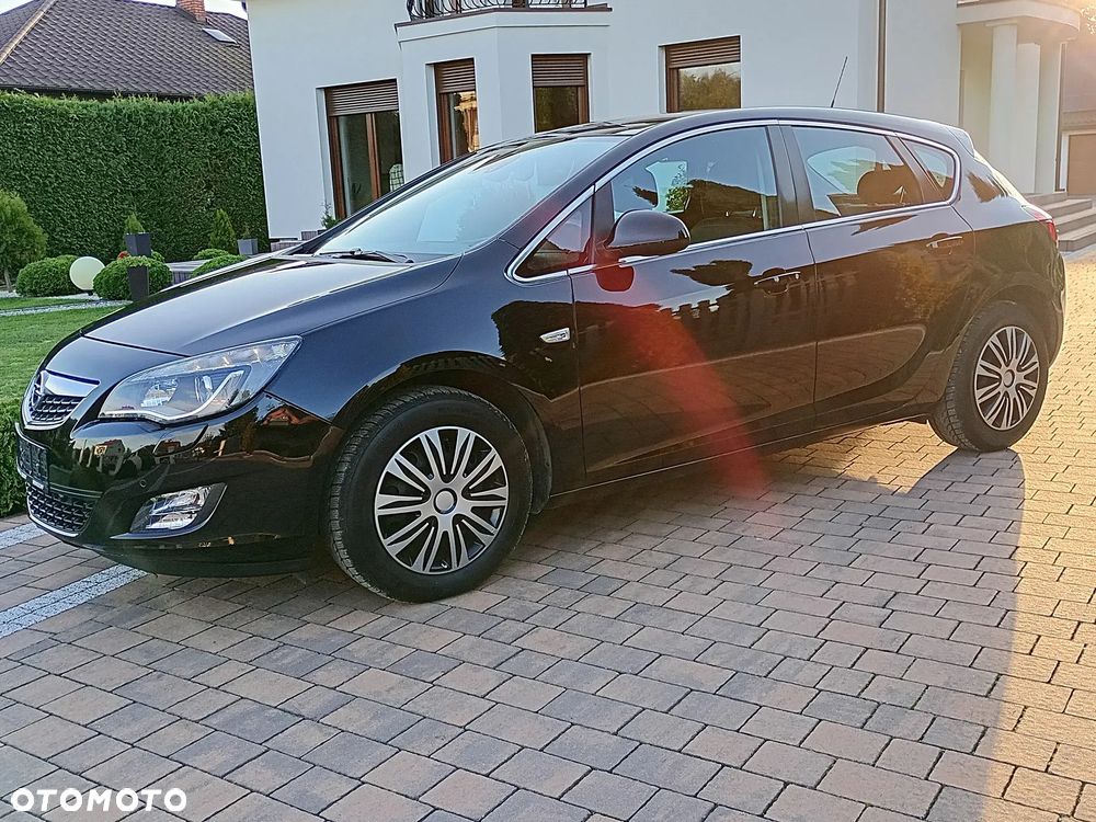 Opel Astra 2010 photo 3