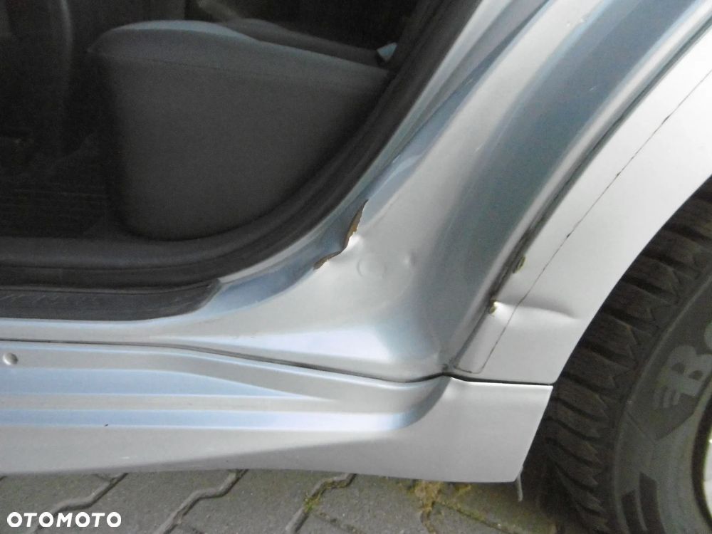 Toyota Avensis 1.6 Active - 19