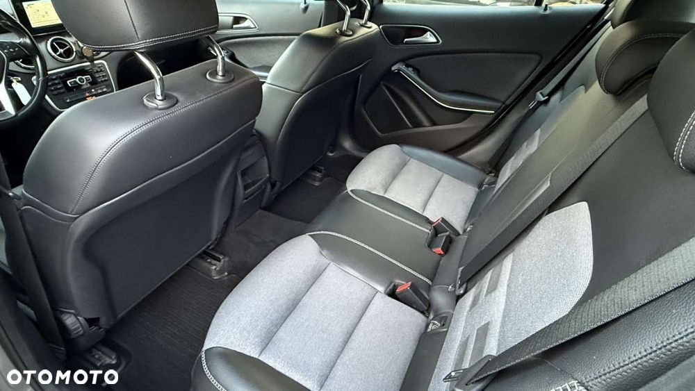 Mercedes-Benz GLA 200 Style - 28
