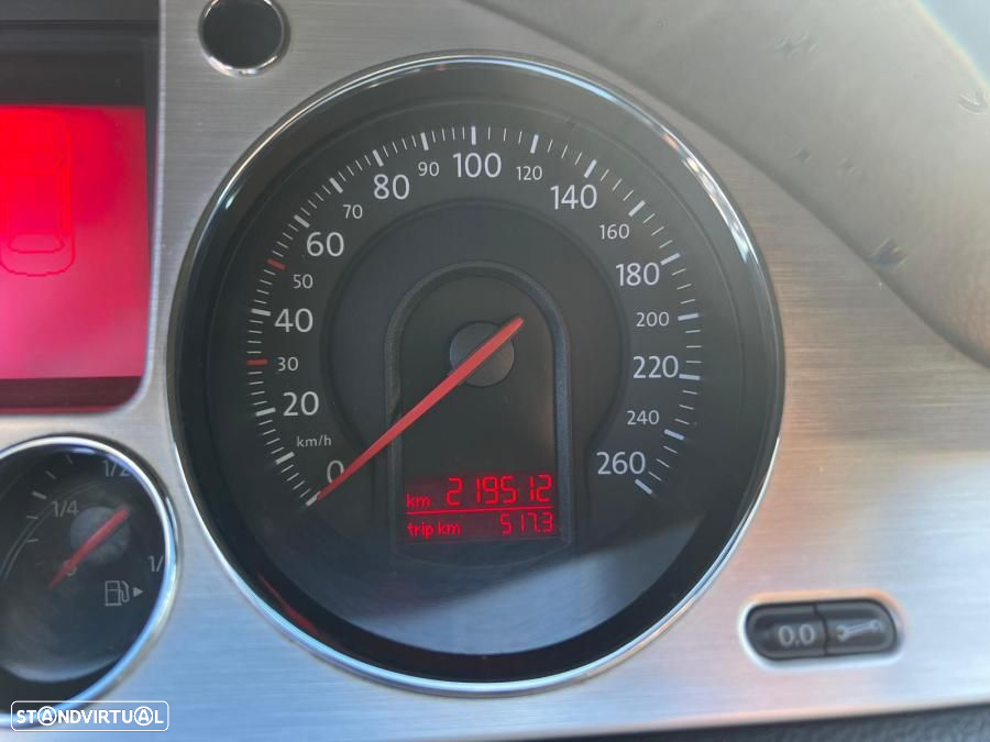 VW Passat 2.0 TDI Confortline - 11