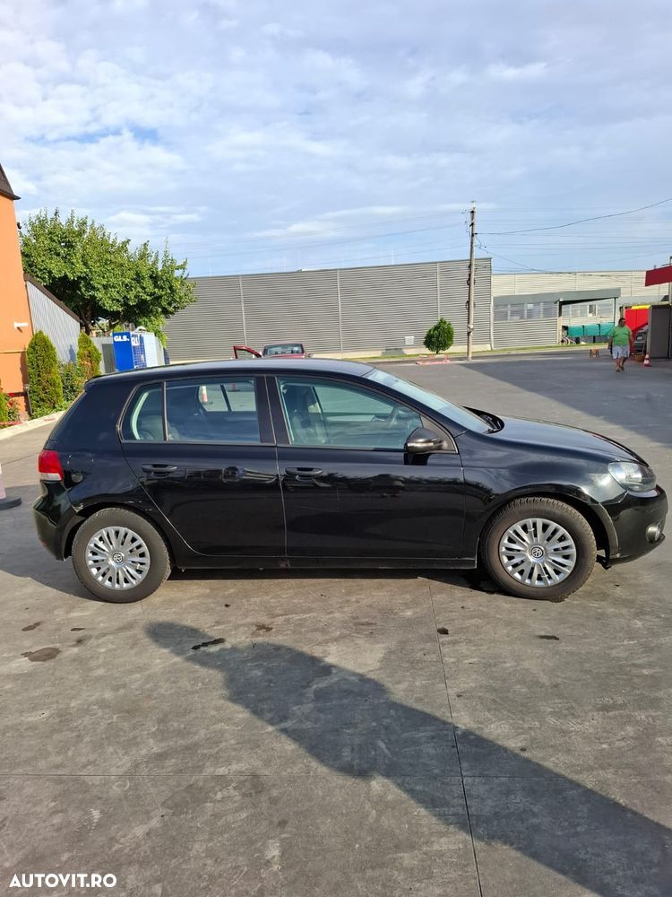 Volkswagen Golf - 1