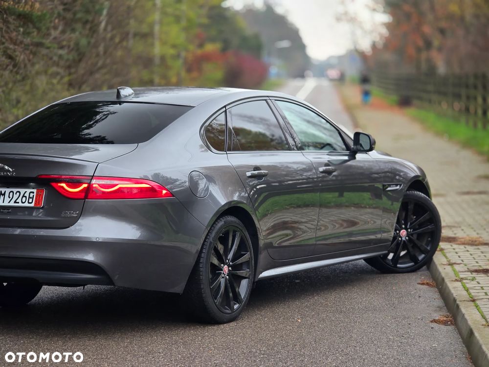Jaguar XF 2.0 i4D AWD R-Sport - 40
