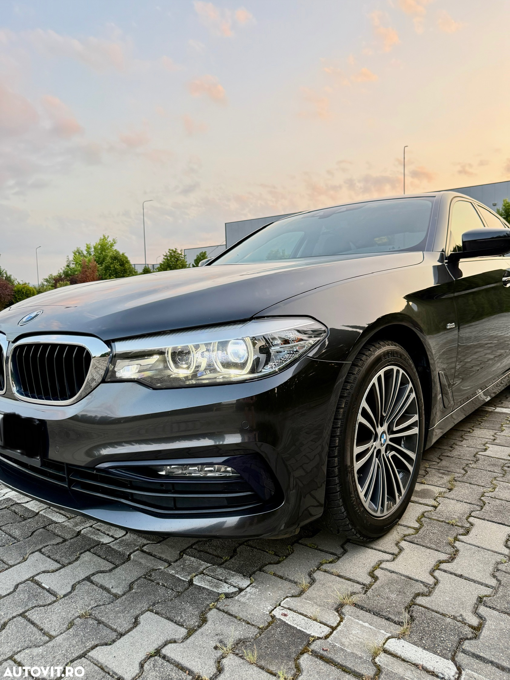 BMW Seria 5 520d xDrive AT - 28