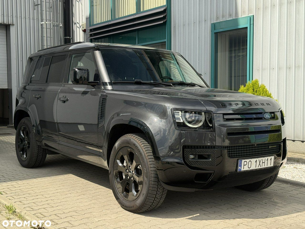 Land Rover Defender - 1