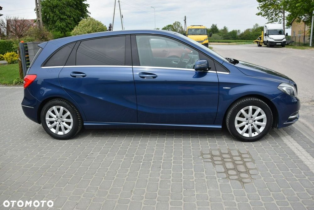 Mercedes-Benz Klasa B 180 Edition - 11