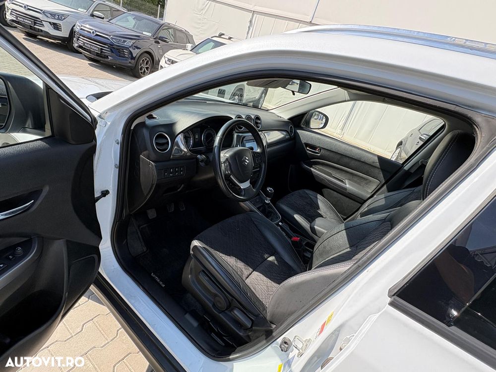 Suzuki Vitara 1.4 Boosterjet AllGrip MHEV Luxus - 9