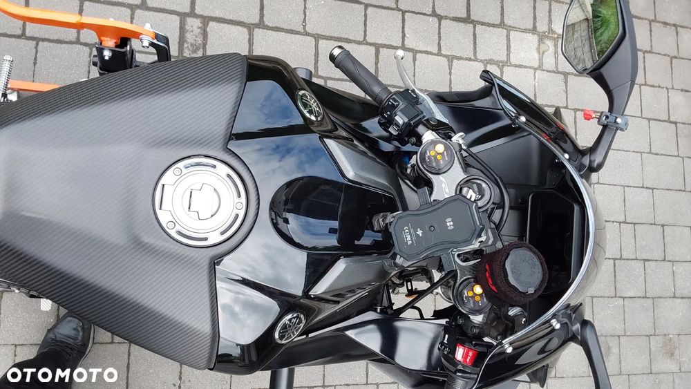 Yamaha R1 - 2