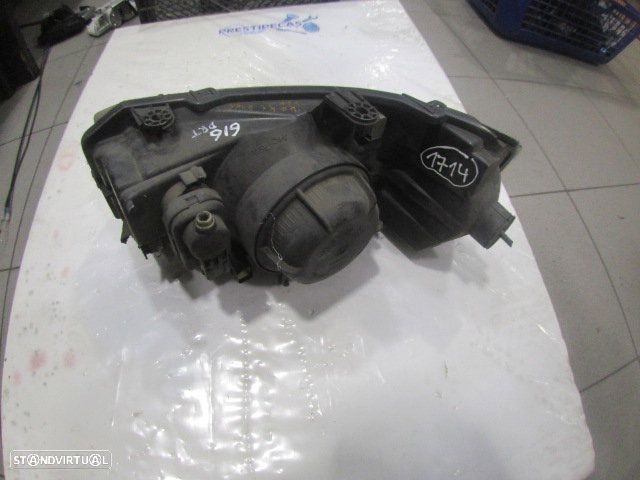 Farol Far1714 LAND ROVER FREELANDER 2000 2.0DI 98CV 3P PRETO DRT H4 ORIGINAL LAND ROVER FREELANDER 2000 2.0DI 4X4 95CV 5P PRETO LAND ROVER FREELANDER 1998 2.0DI 4X4 95CV 5P VERDE - 2