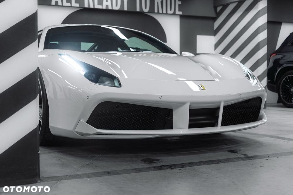 Ferrari 488 - 4