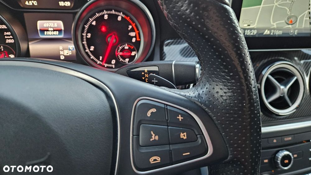 Mercedes-Benz CLA 220 4Matic 7G-DCT AMG Line - 14