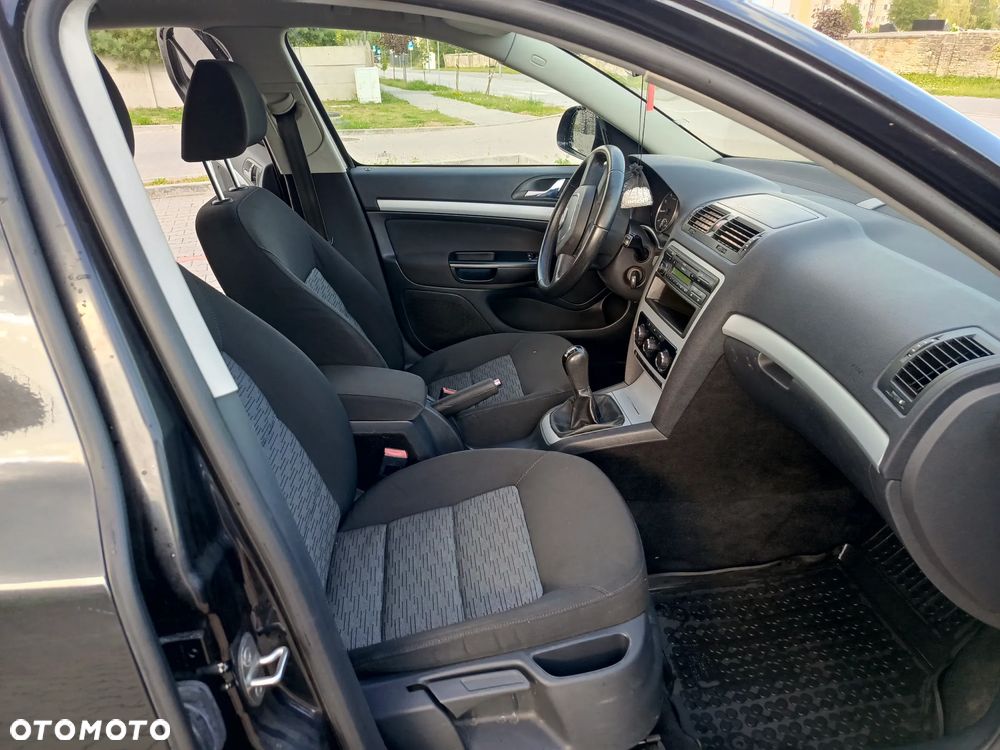 Skoda Octavia 1.6 Ambiente - 5
