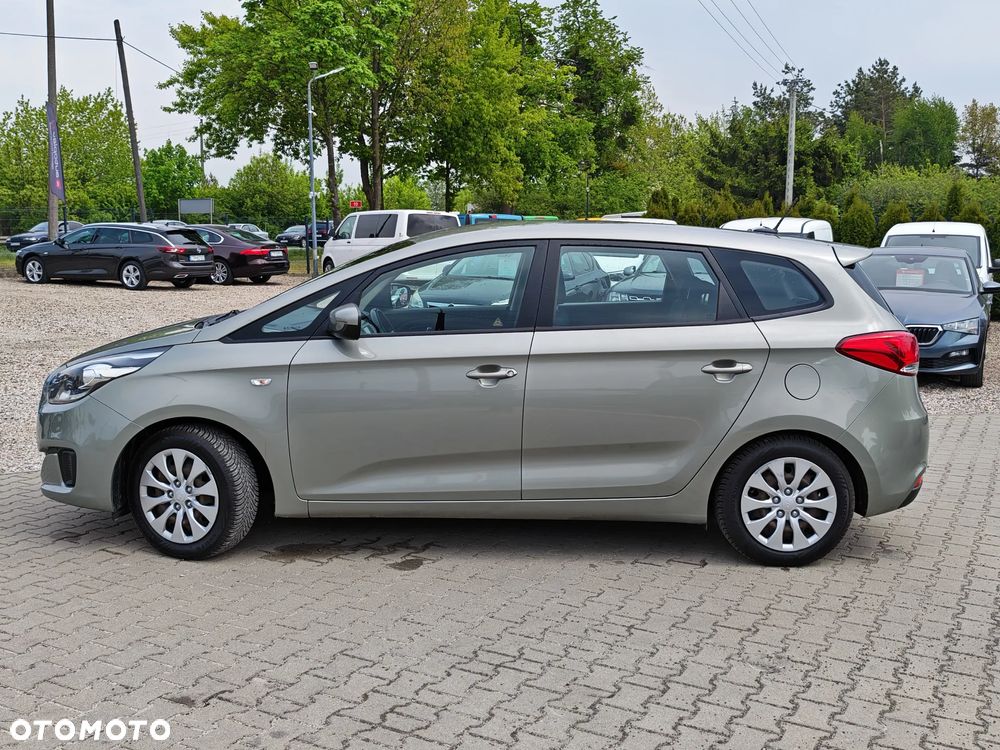 Kia Carens - 4