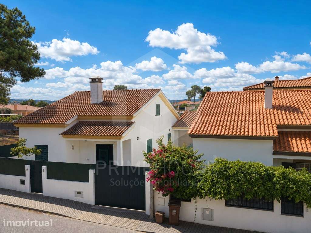 Moradia remodelada em Azeitão com garagem para vários veículos e am... - Grande imagem: 4/15