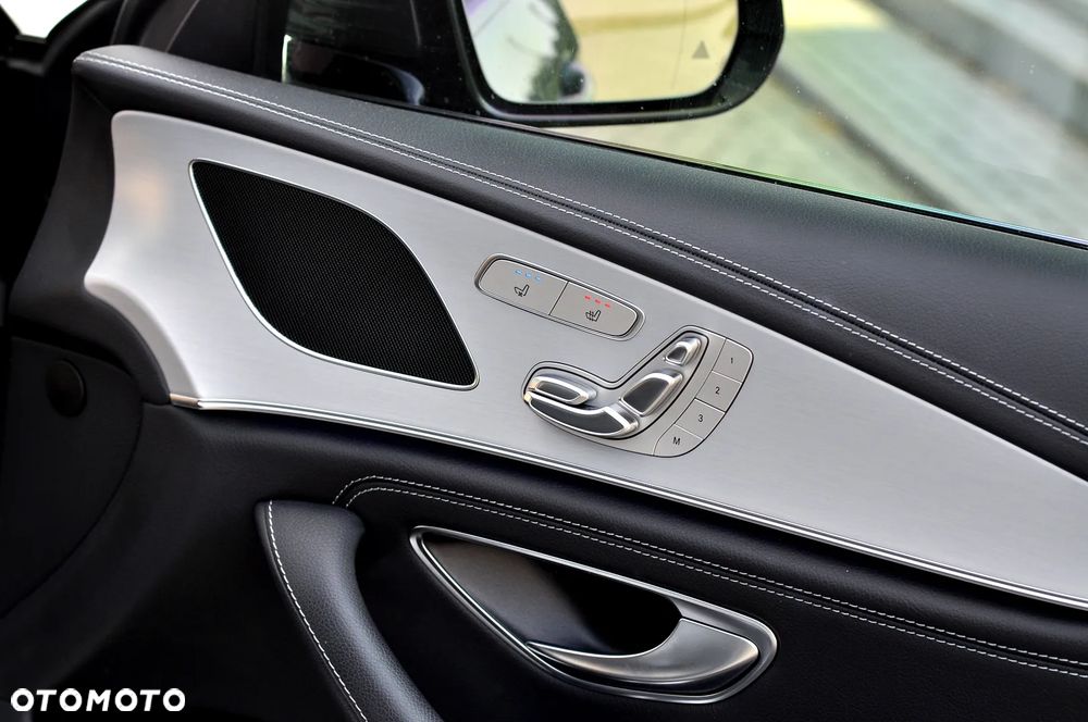 Mercedes-Benz CLS 300 d 4Matic 9G-TRONIC AMG Line - 26