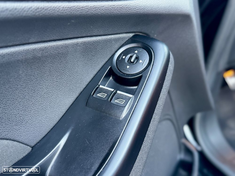 Ford Fiesta 1.6 EcoBoost c/ Pack Pele Desportiva ST — fotografia 24