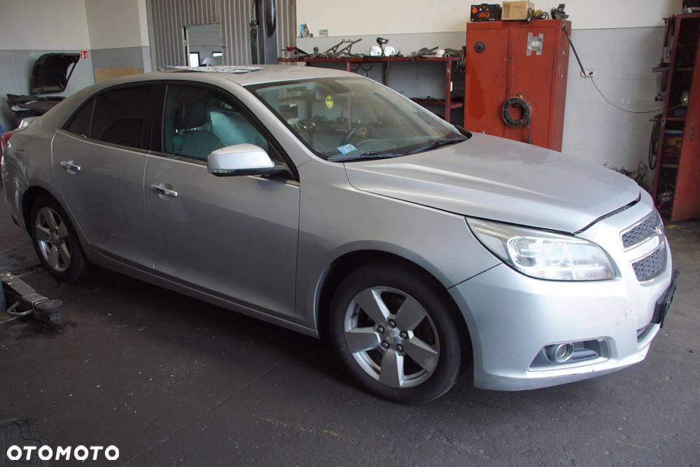 Auto na części - Chevrolet Malibu 2.0 VCDI 160 KM A20DTH AF40 2013R Silnik Skrzynia Drzwi Maska Błotnik Zderzak Lampa Lusterko Klamka Szyba Deska Kokpit Sterownik Moduł Czujnik Licznik Wyświetlacz Panel Kierownica - 7